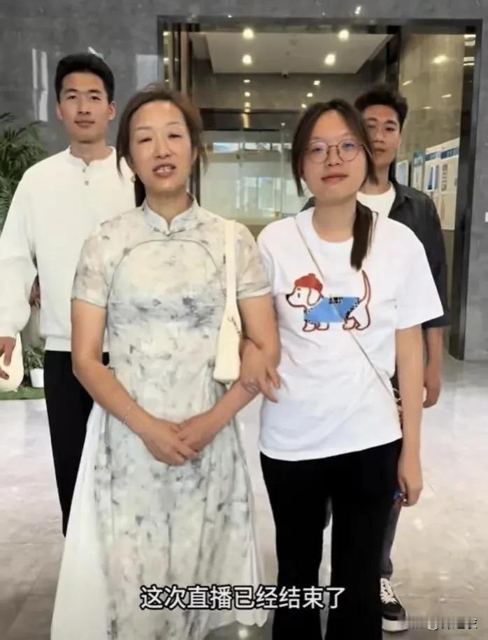 我曾经看到过一篇文章，被拐卖的孩子，被亲生父母找到后，都会选择经济能力好的那头。
