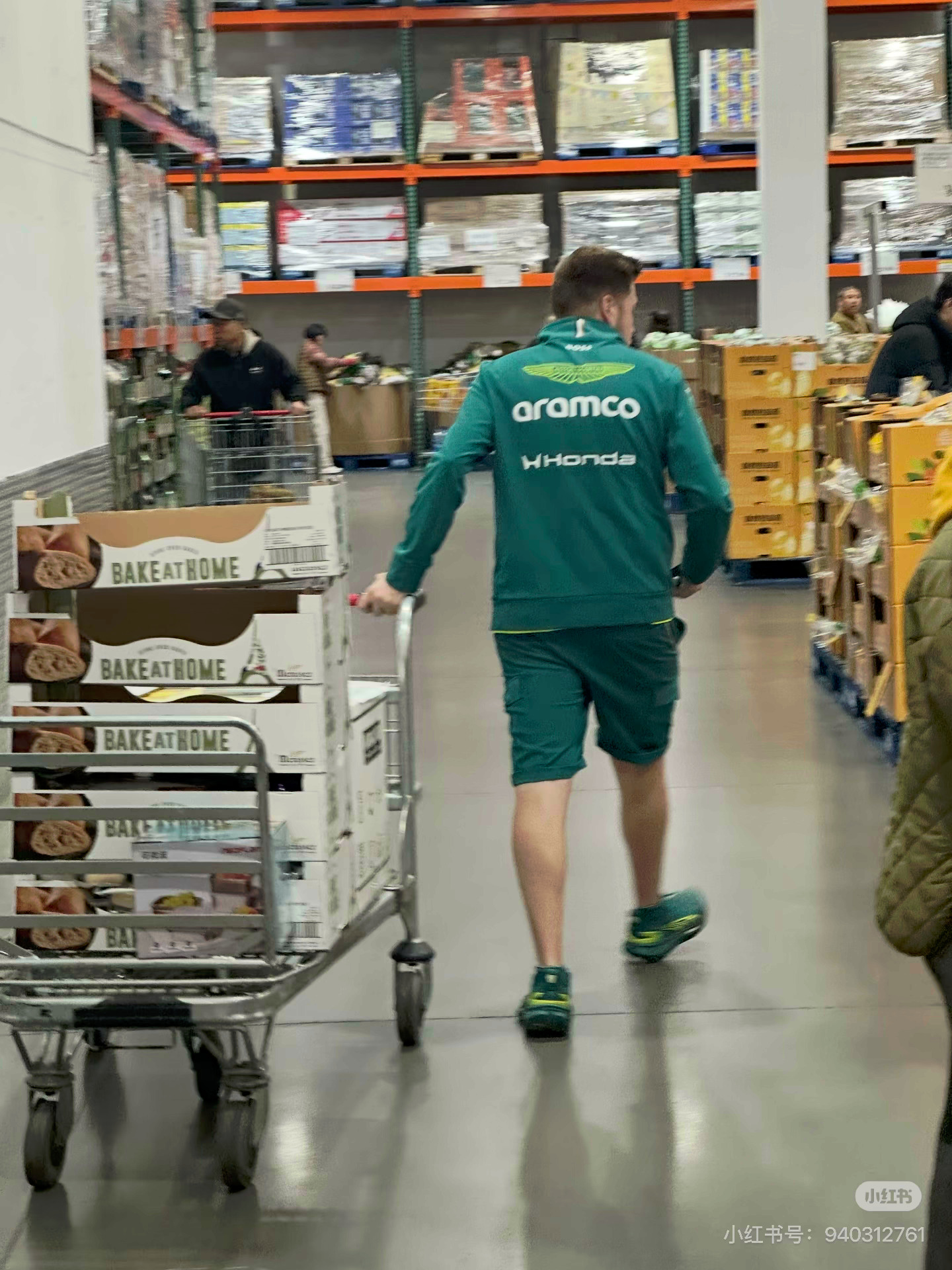某书上有人在上海碰到阿斯顿马丁车队的人在Costco采购，来的是真早啊，澳大利亚