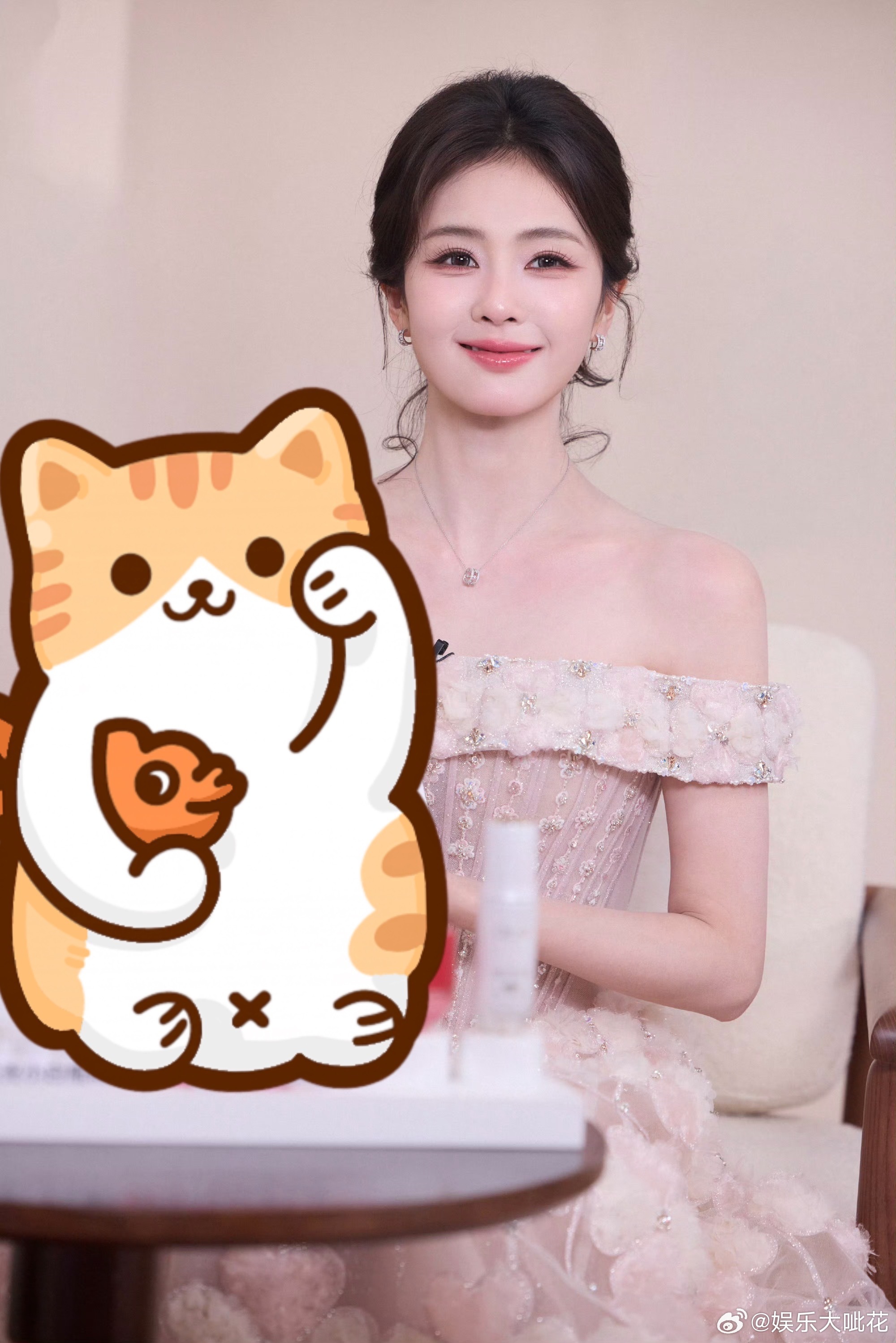 白鹿心动加载中白鹿水蜜桃妆造 白鹿今日是水蜜桃公主～ 甜甜的嫩嫩的感觉。妆造出来