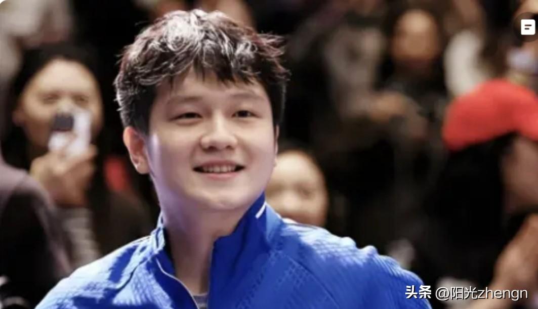 樊振东那头自然卷的头发让他看起来更帅更有型了！

帅的特别亮眼！

小胖本来就是