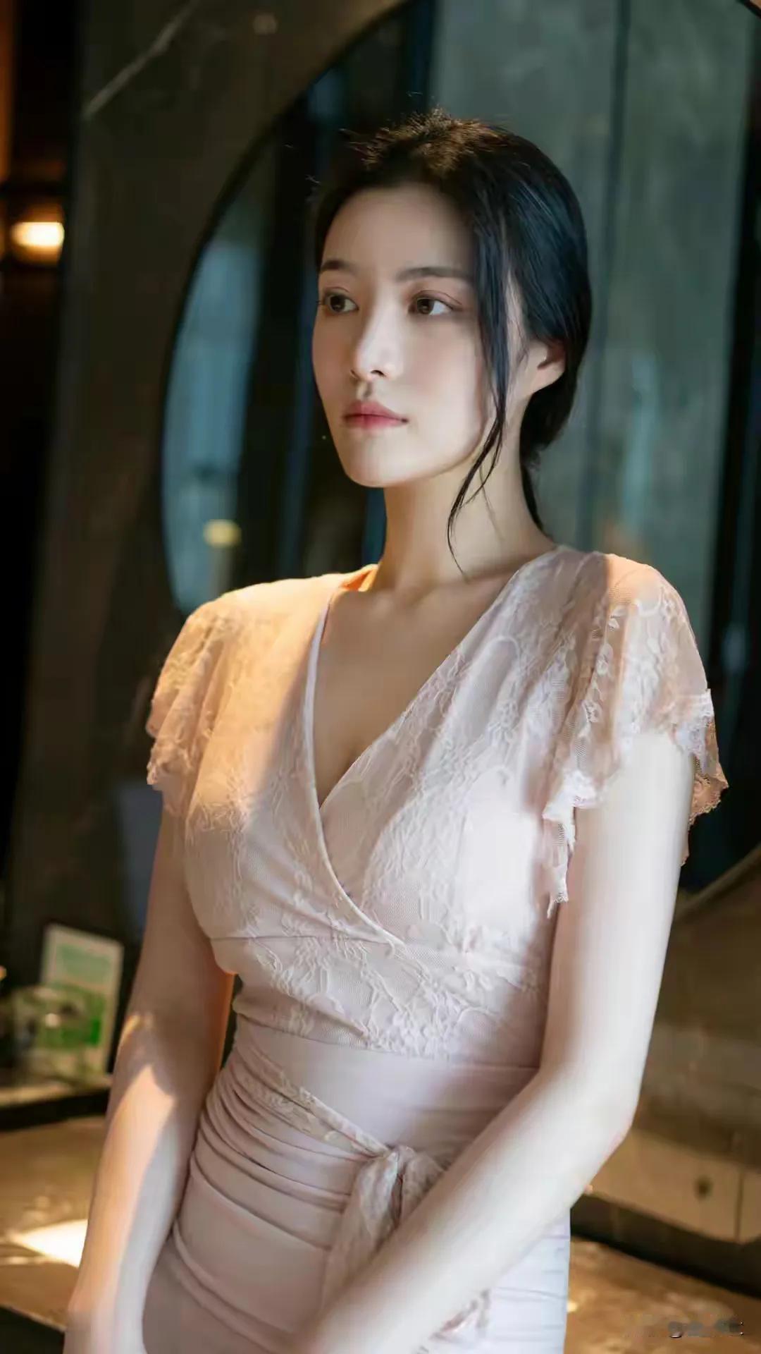 冷艳高贵的美丽女人