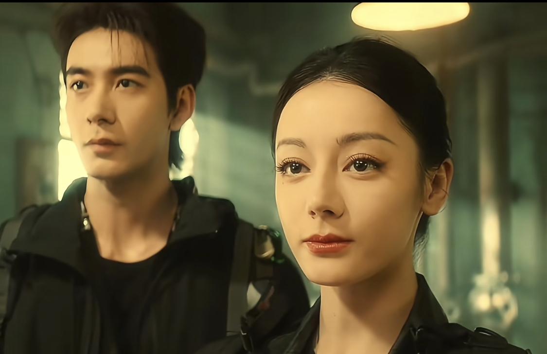 聂九罗也叫聂二，是因为聂九罗是她妈妈的第二个孩子。

聂九罗她妈妈遇到她爸爸之前