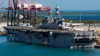 新闻快讯——美国海军陆战队周四宣布，一名21岁的海军陆战队员从“硫磺岛”号航空母