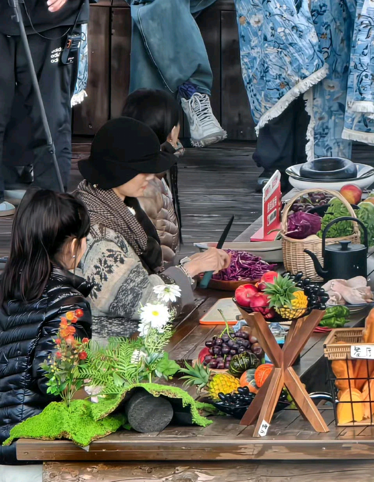 章若楠吃到了偶像李宇春做的饭全能还有什么不会的？秋名山车神，采蘑菇的菌王，游刃有