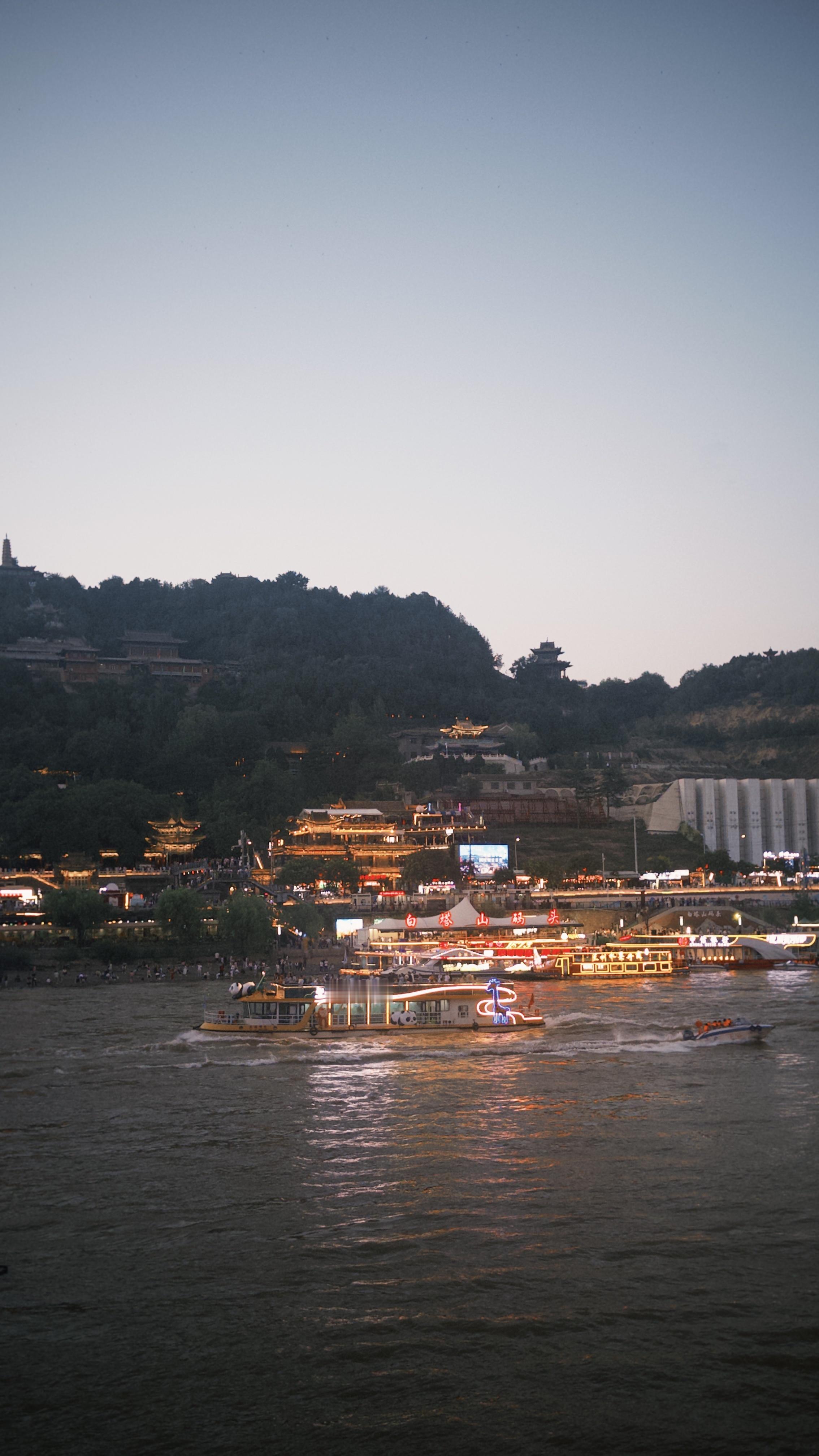 旅游倩的旅游小记 一碗面，一条河，一座桥这就是兰州。 兰州·中山桥