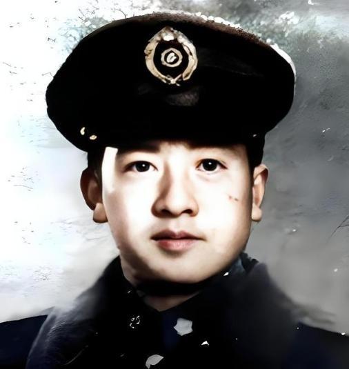 1945年深秋，马步芳的独子马继援被宋美龄叫到重庆官邸。这位西北王公子刚跨过门槛