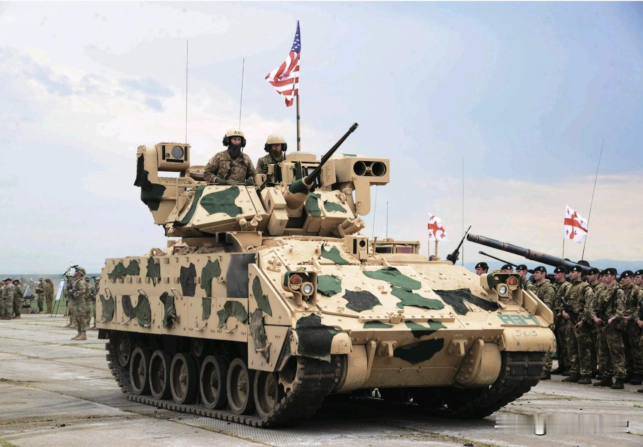 与格鲁吉亚军队进行联合军演的美国“布莱德利”步兵战车