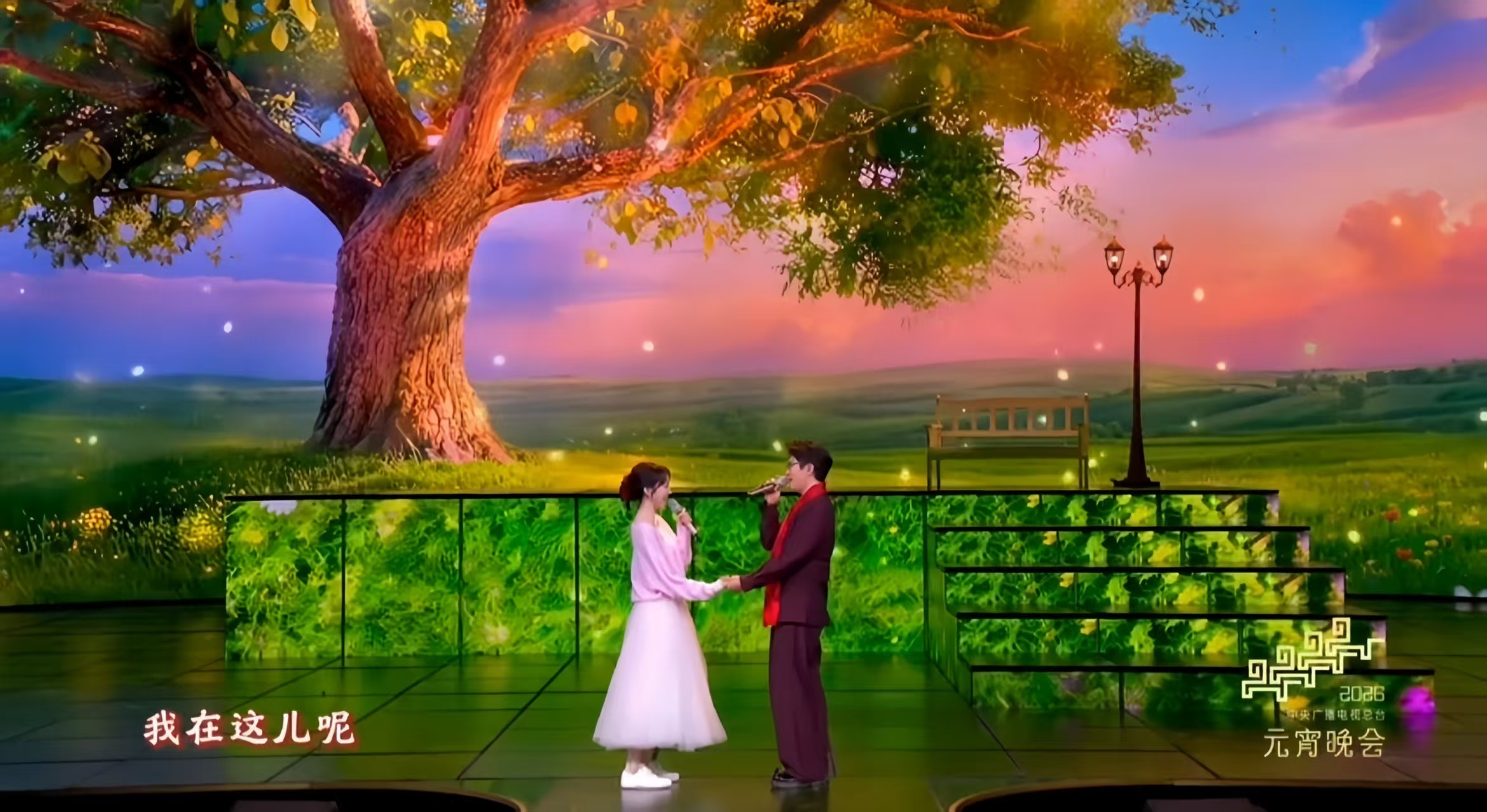 姜妍和毛不易合唱比上春晚还紧张 粉了多年的偶像站在身边，还要合唱。姜妍紧张得比上