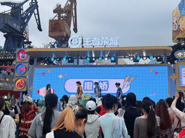 黄金周上海搞了一场2.5次元试验，超160个游戏动漫IP登岛，不做联运生意的小红书如何切入ACG赛道