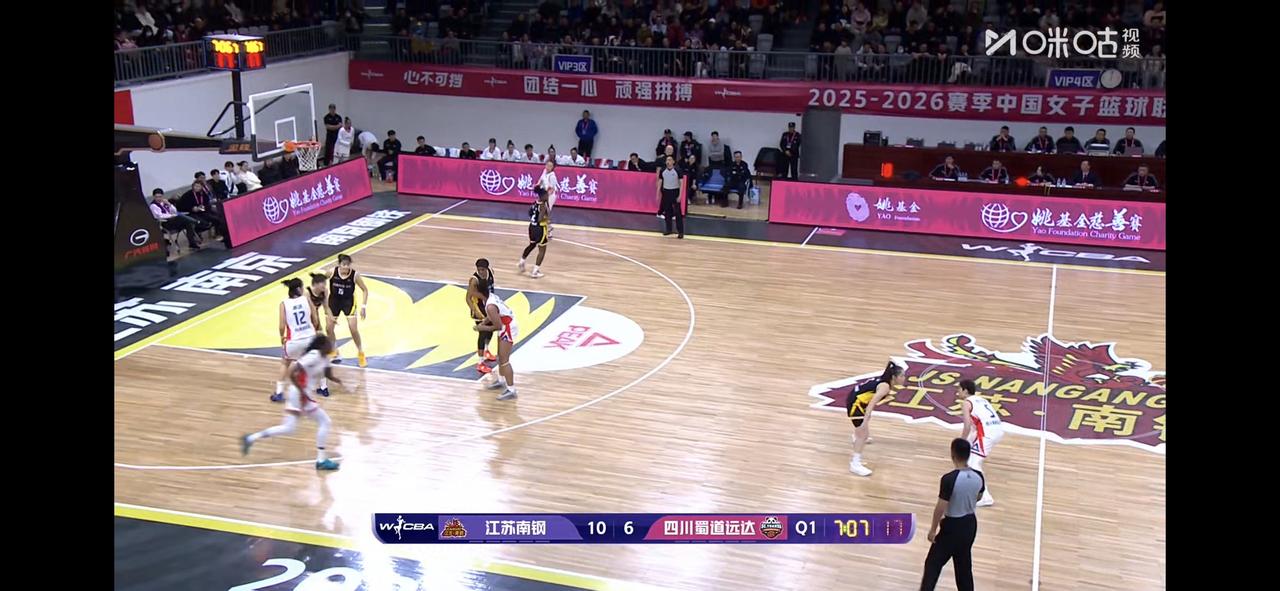 四川女篮还是信心不足啊！
我主要是指国内球员！

刚在上半场时，四川女篮国内球员