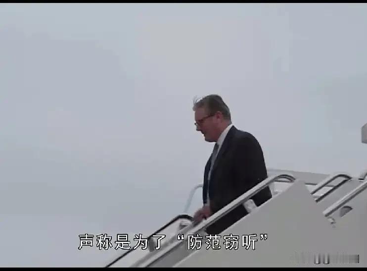 百年棋局新翻手，共展冰绡拭劫痕。