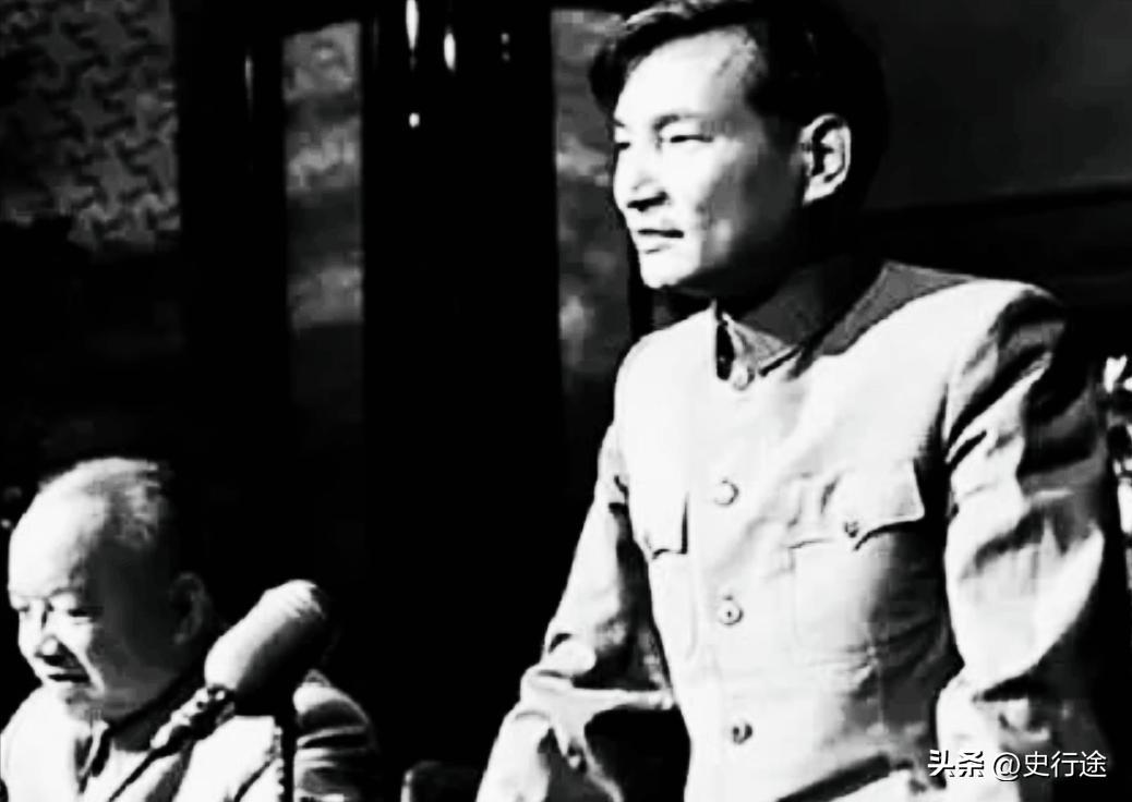 1979打不打越南引争议，叶剑英和粟裕将帅更是反对，陈云一席话点醒邓公：打！
