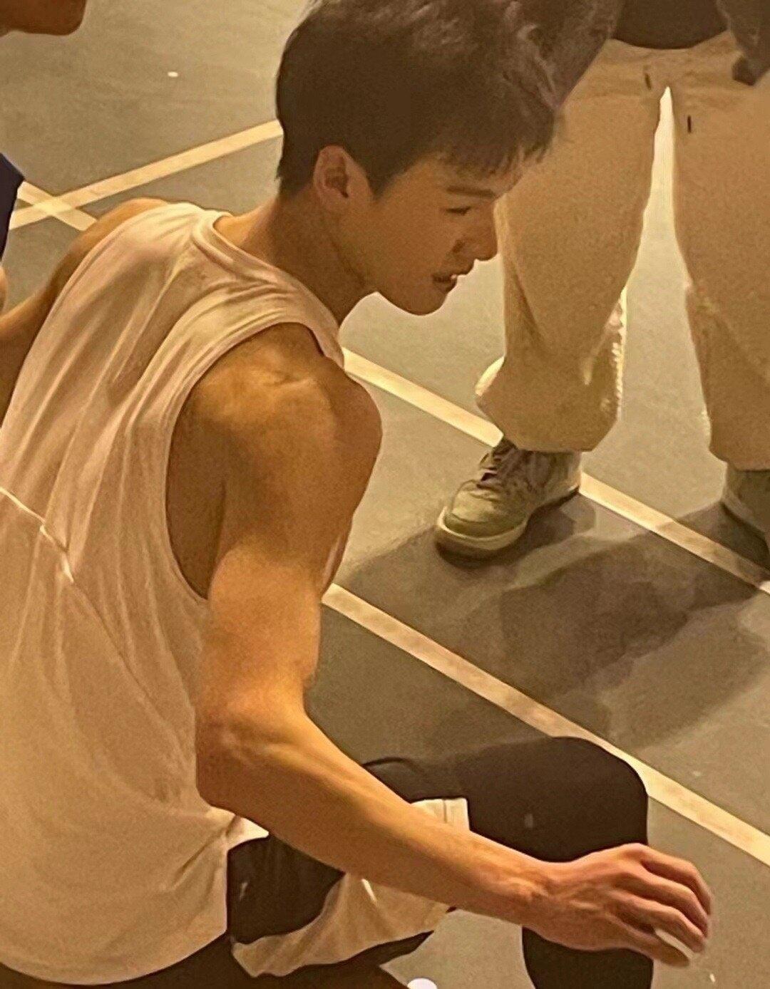 对李昀锐的薄肌没有任何抵抗力🥵🥵李昀锐绝世好腰李昀锐腰力