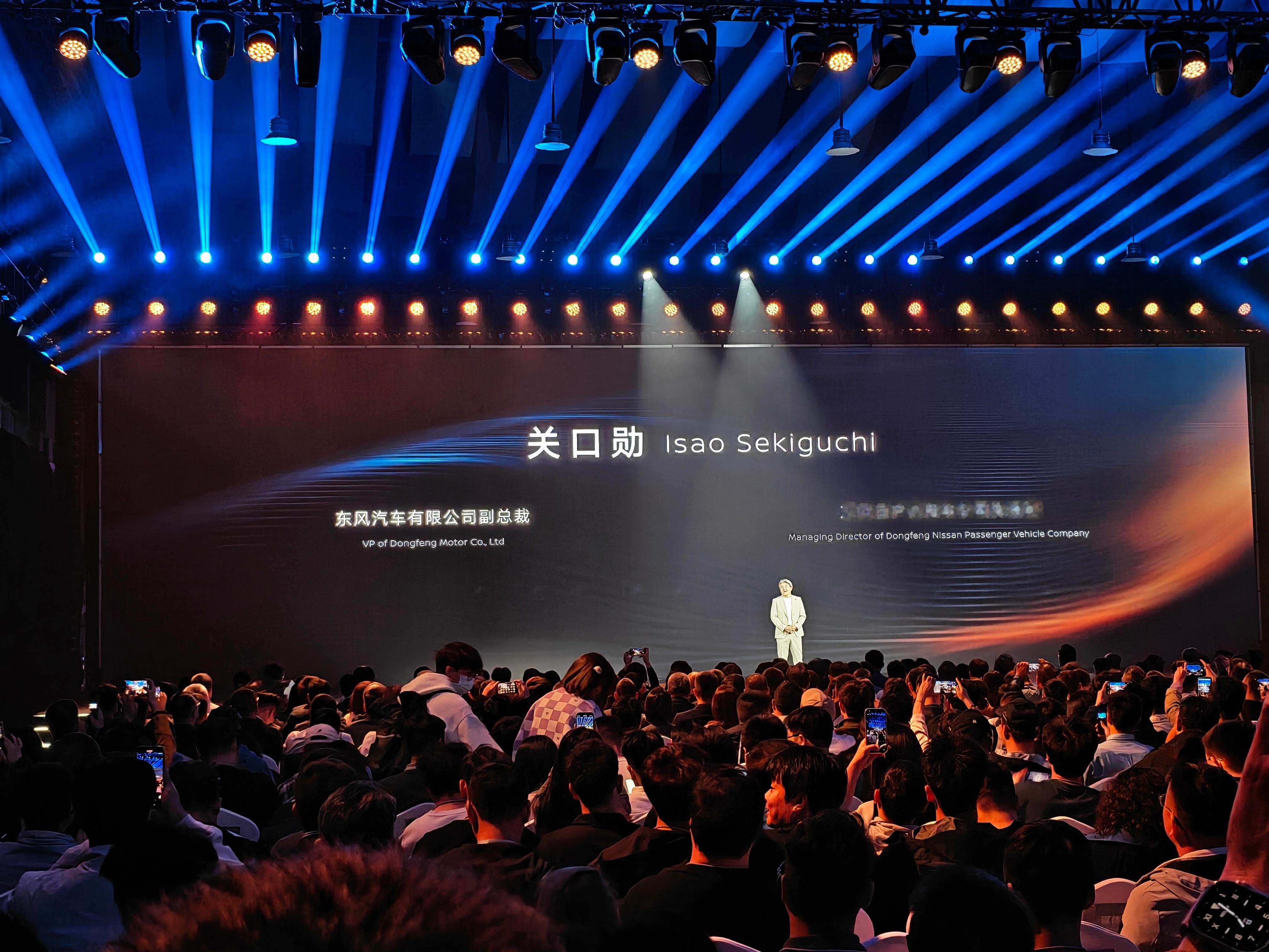 关口勋居然来到现场进行演讲，大屏上满是车主的真实留言，从“安全”到“设计”，每句