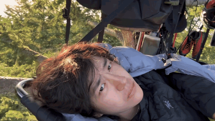 12月20日，王一博树上睡觉，睡眠质量超好，给打95分，同行者惊呆了！不相信！