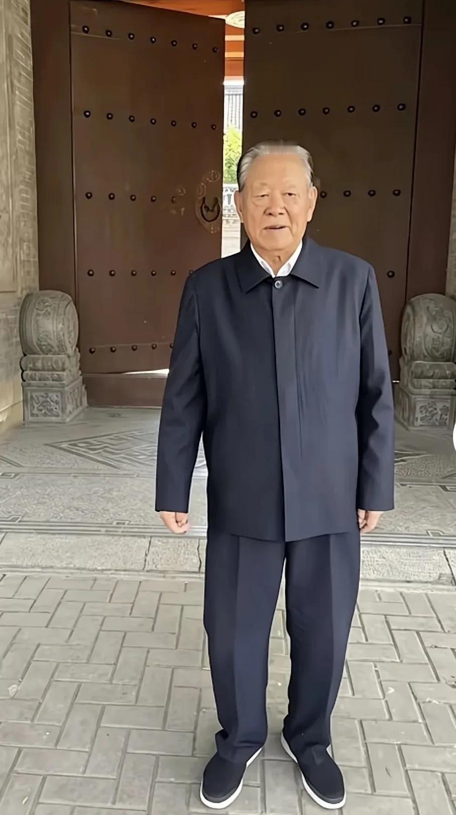 这位老人现在大概已有90岁左右了吧？但是不知大家是否还记得他？
这是原来的陕西省