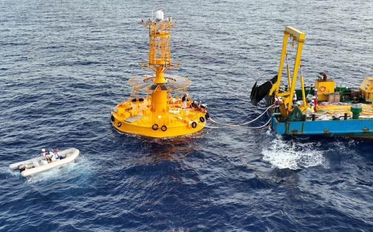 中国自主研发深海智能观测浮标在南海成功布放，实现万米高空到千米深海立体观测

可