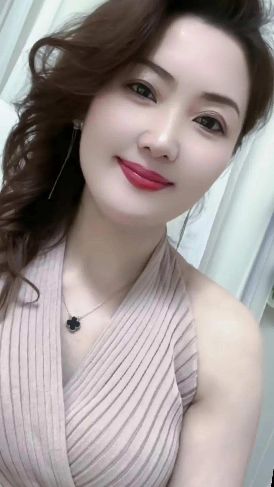 人生说具体点就是为了两大欲望，食欲和性欲。

自古以来，祖先们为了生存，与自然抗