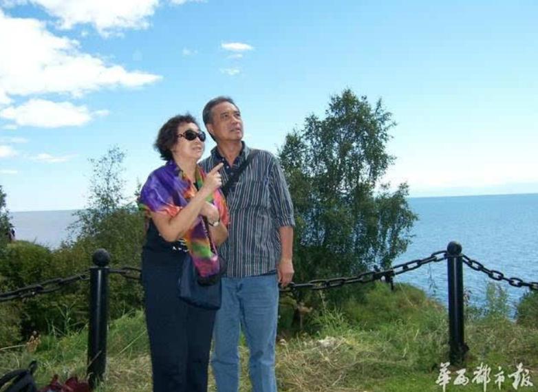 现在网上聊夫妻分床睡，争议很大。
有人觉得分床就是感情凉了、婚姻到头了，也有人直