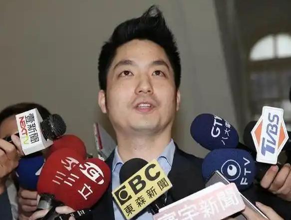 台北市市长、蒋介石的曾孙蒋万安直接把话撂下了！他当着媒体的面斩钉截铁地表示，自己