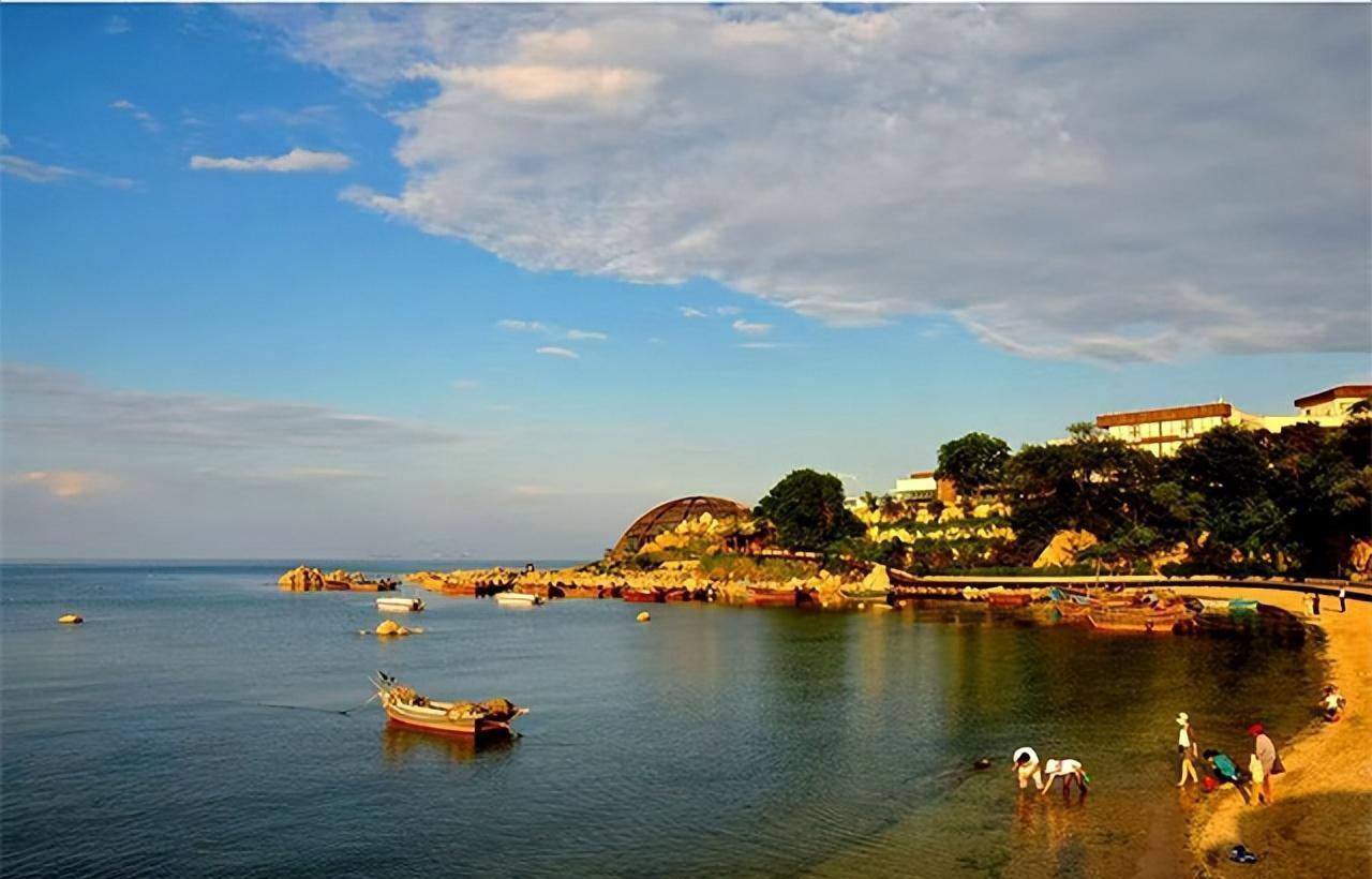 1960年夏天的一天，北戴河区文化馆接到一个电话，称有位领导想借张世界地图，被管