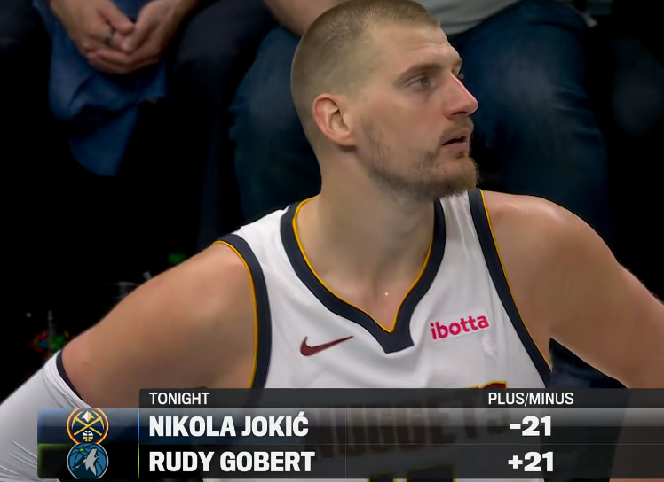 很少用“狼狈”来形容约基奇，但这个夜晚确实是这样的，戈贝尔都想在他面前秀，麦丹送