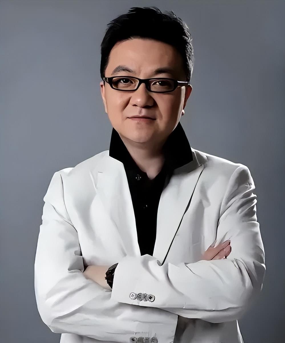 全网热议！连证都没有的董路，凭什么能带着一群毛头小子横扫欧洲足坛？

（阅读前请