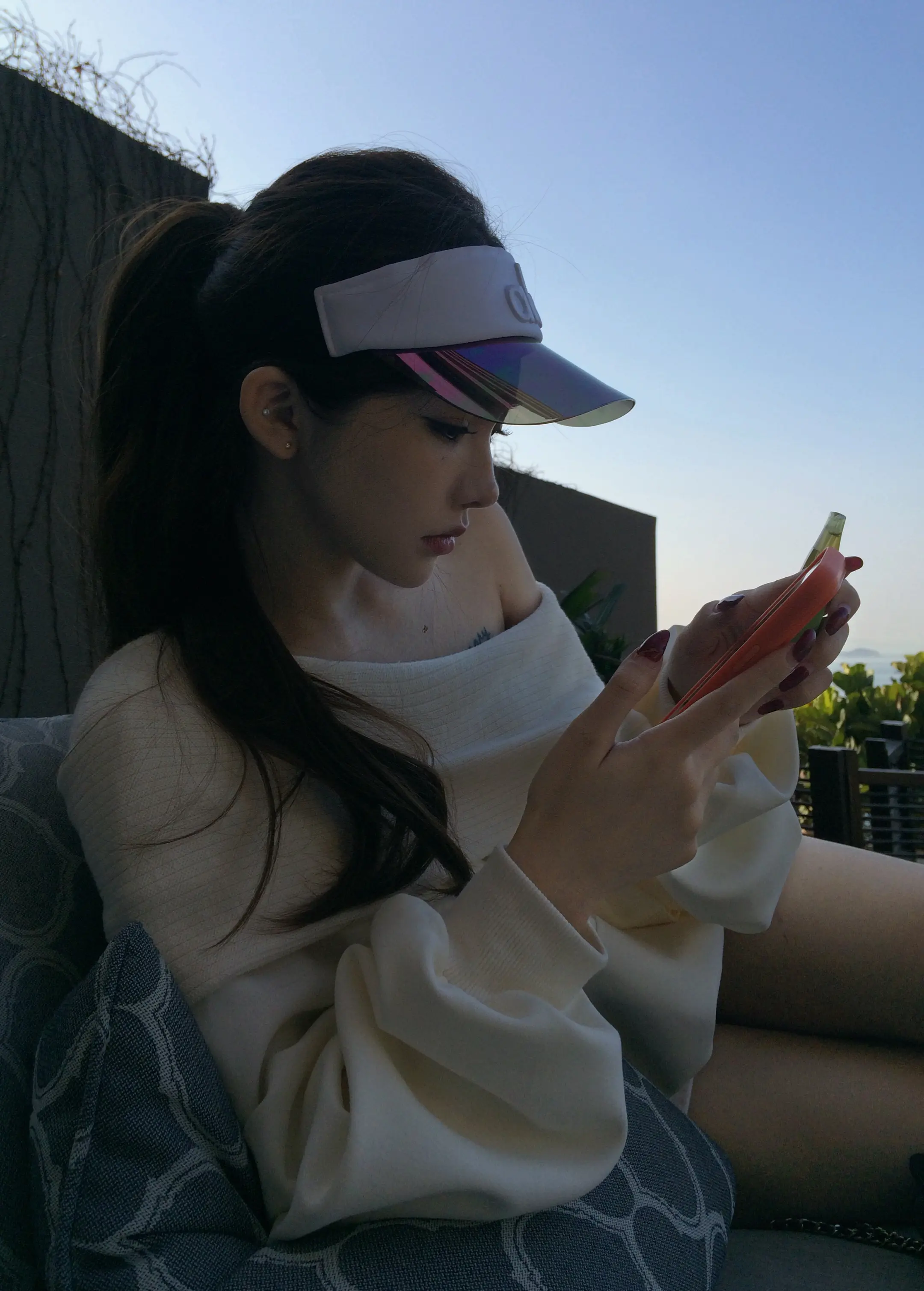 我盯着你的脸 想还能见几面