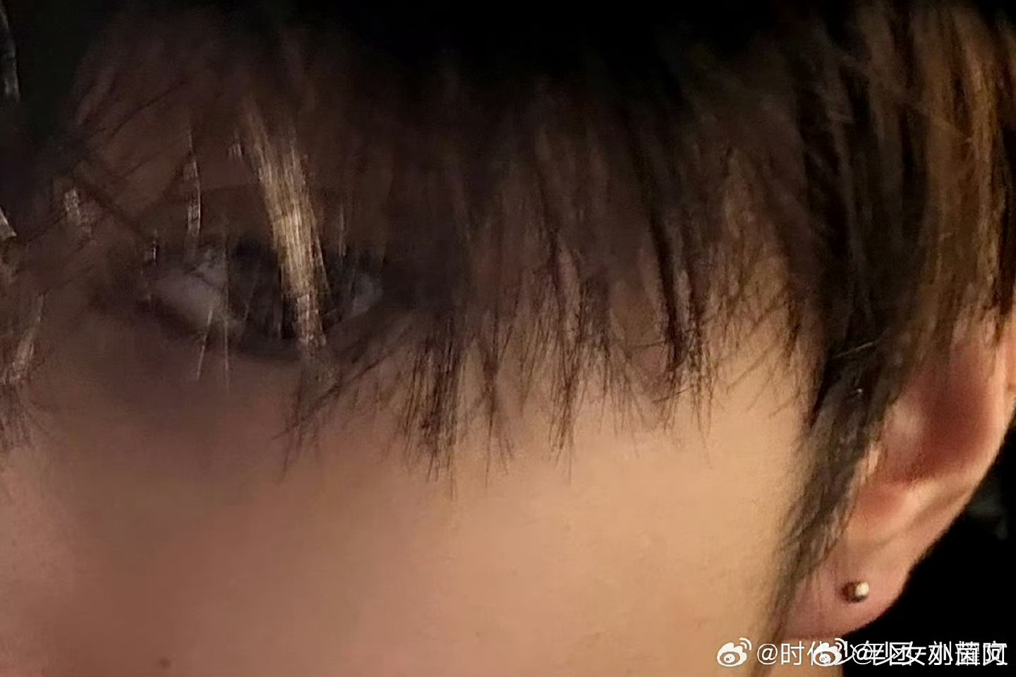 文朱 耳洞cp谁懂啊！刘耀文朱志鑫先后晒新耳洞文，“耳洞CP”上热搜啦，打了耳洞