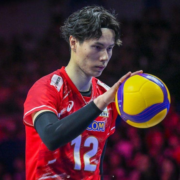 🇯🇵 日本队连续三届大赛闯入四强，却均与奖牌失之交臂。2025年VNL（女排