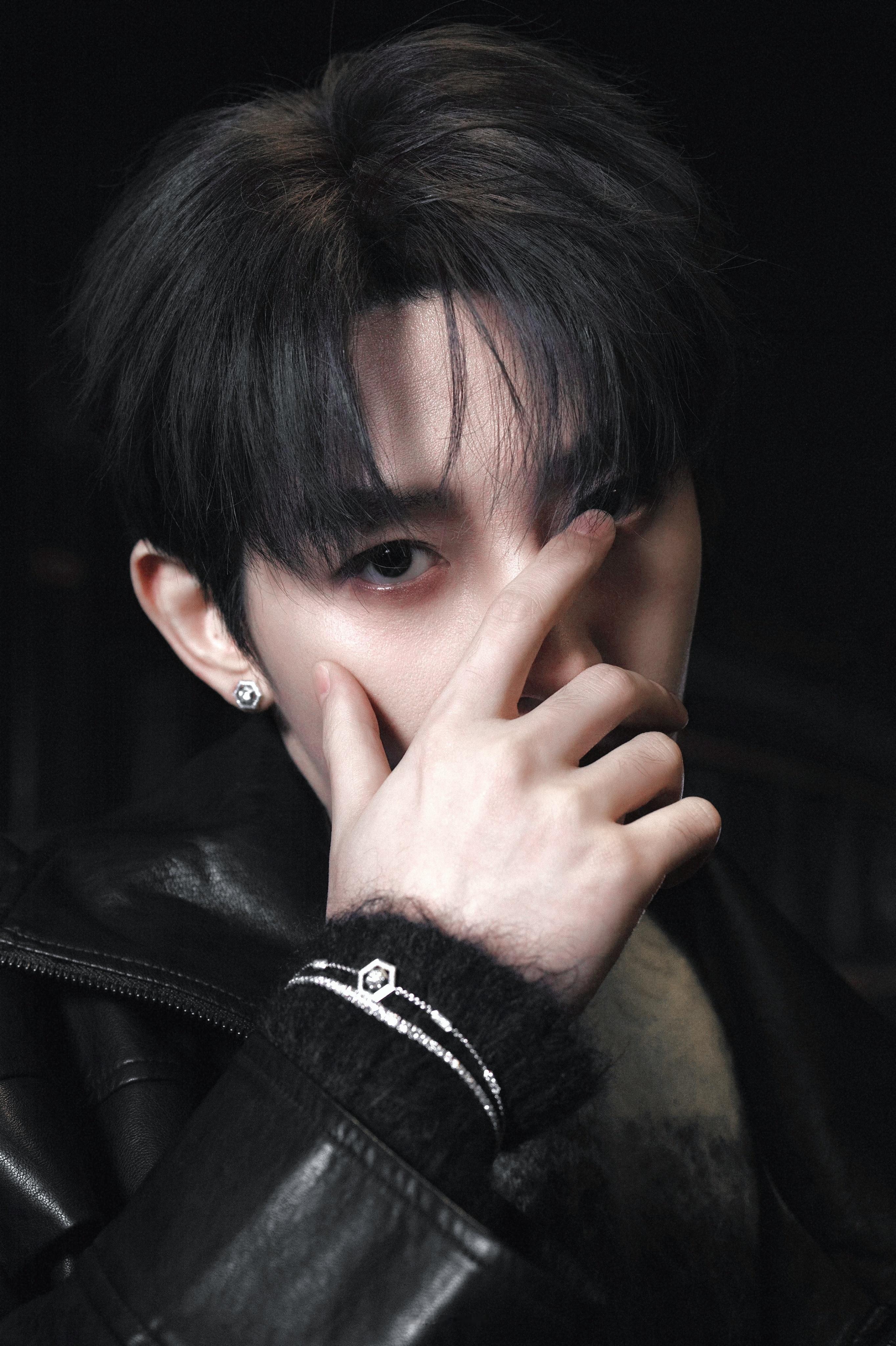 邓为0226生日快乐·邓为所愿皆实现 你的眼睛是我见过的最亮的星星，闪烁着爱的光