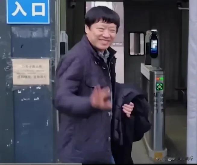 胡锡进支持中国驻美大使馆新近公布的一项决定，有人说司马不答应。

我梦野艳齐不知