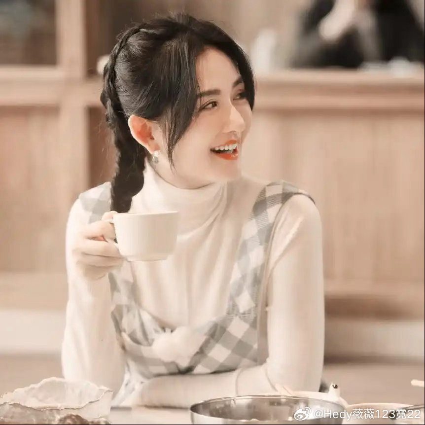 综艺主持谢娜都说谢娜性格疯疯癫癫，不讨人喜，可是在我心里，我还蛮喜欢她这性格的！