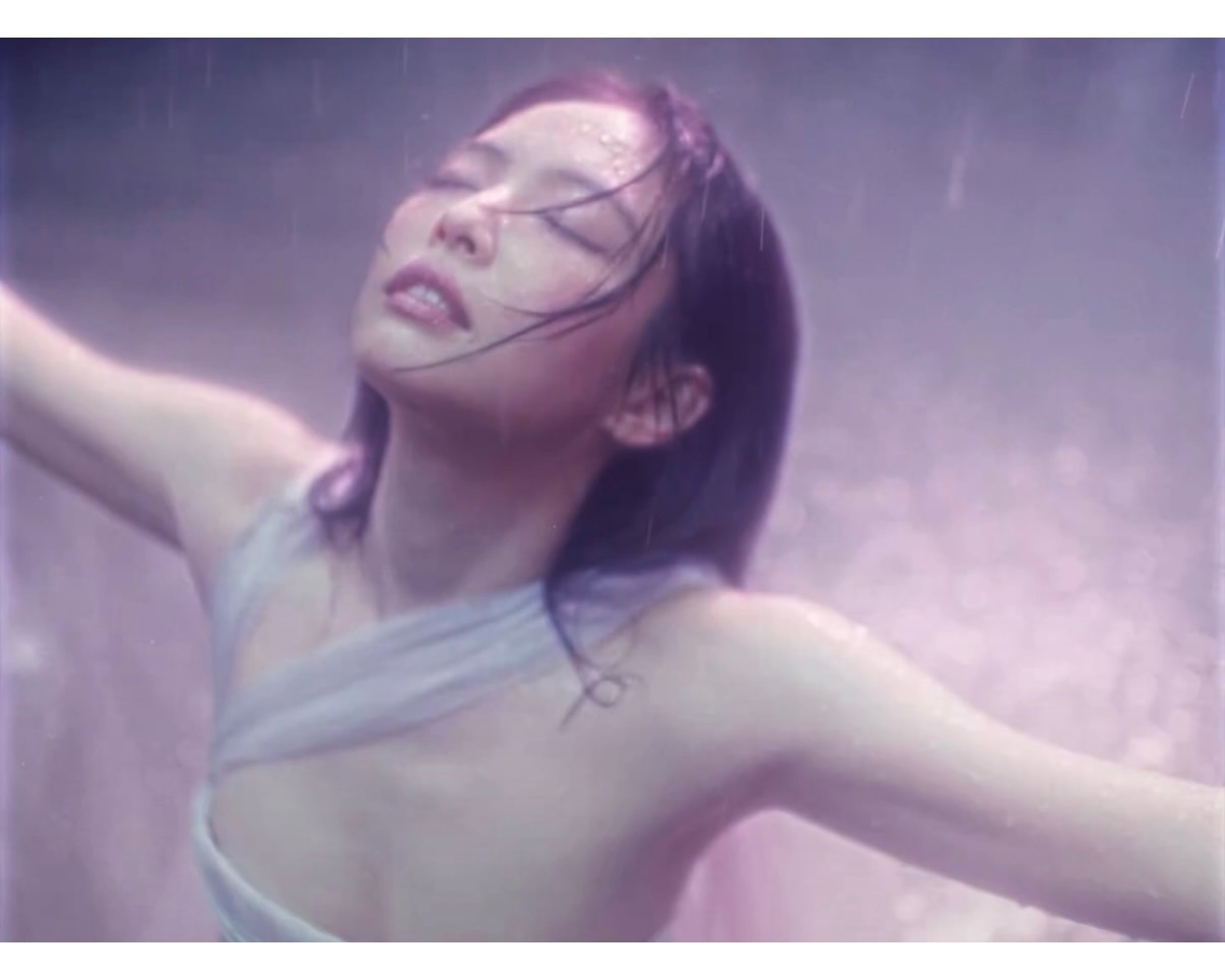 Jennie更新weverse看到大家对falling angel的爱对我來说意