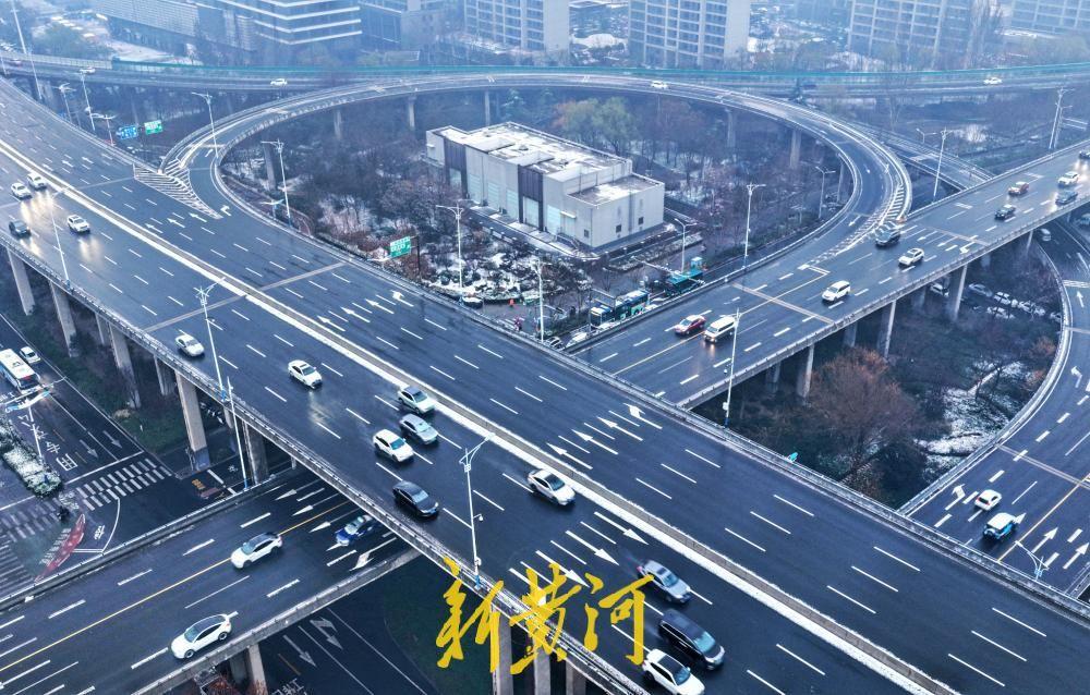 连夜清积雪，济南早高峰高架路上畅通无阻！3月1日23时左右，济南天桥、槐荫等市区