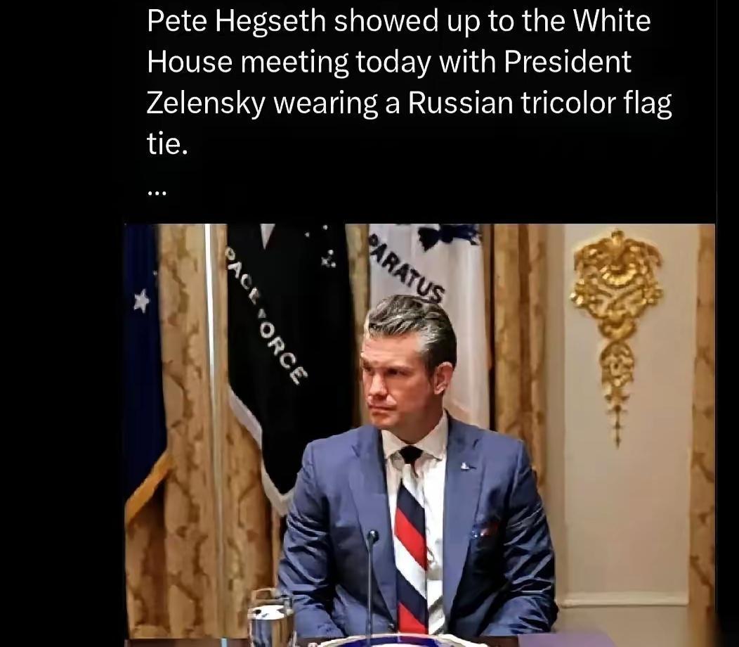 美国防长领带惹争议，副总统急辟谣反翻车！全球围观尴尬现场，职场猪队友现实版

一