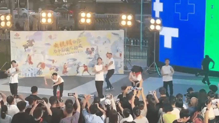 #姜铁红再跳奔腾助威奥运健儿#真的是让我们感受到了草原民族的奔放和热情，这一次用