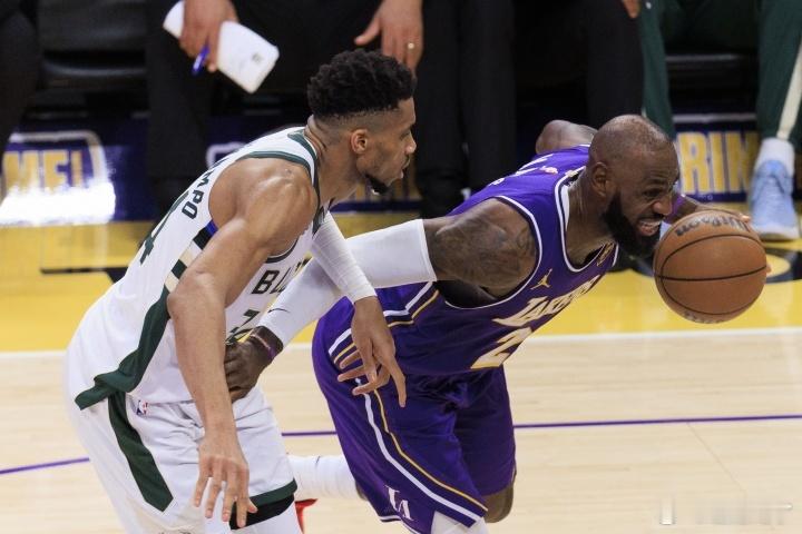 湖媒报道，湖人将在今年休赛期全力推动字母哥的交易，他一直希望与詹姆斯并肩作战。在