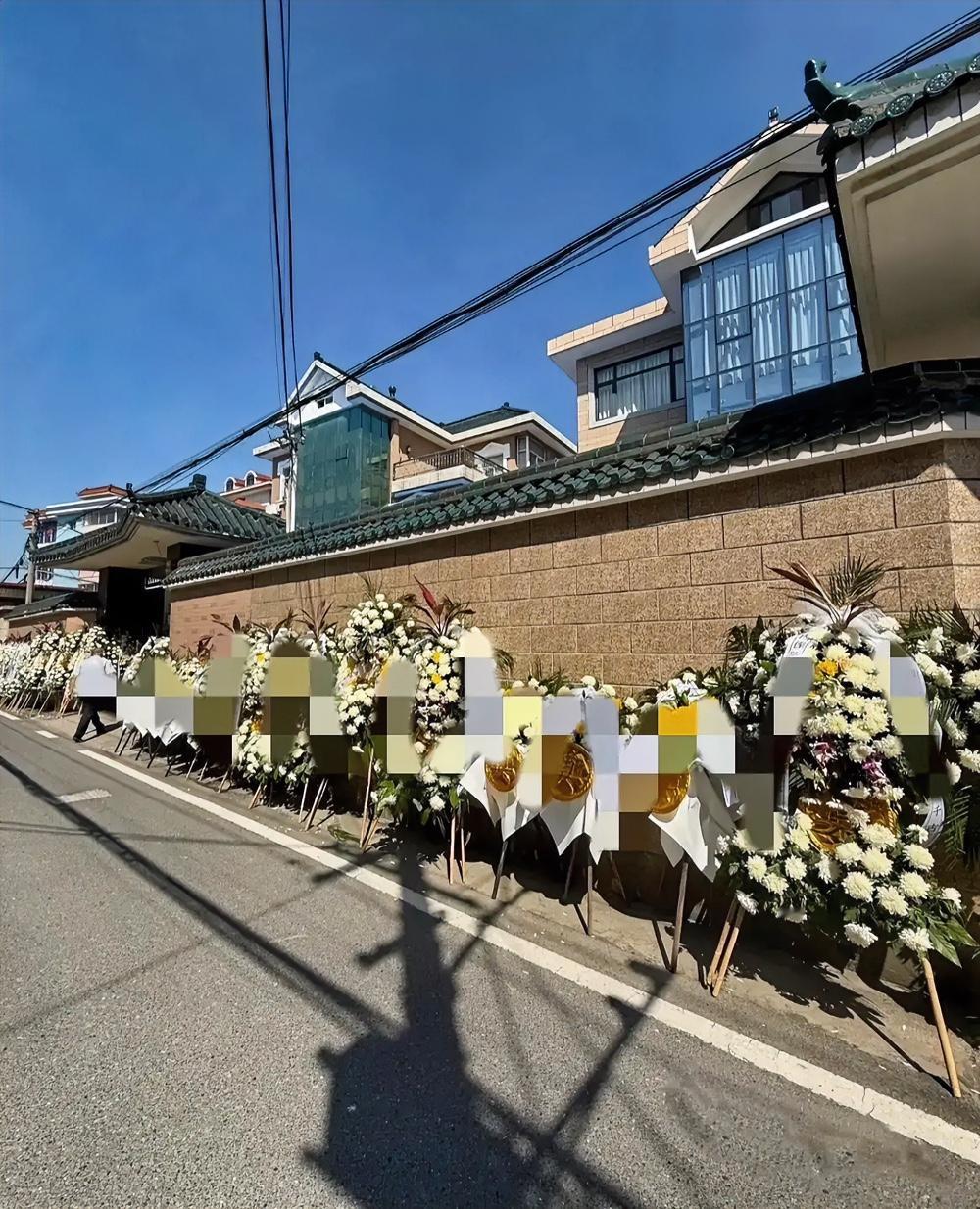 现在好了，拉遗体、火化、存放骨灰这些基础活儿，全都归公家管，还是公益性质，基本不