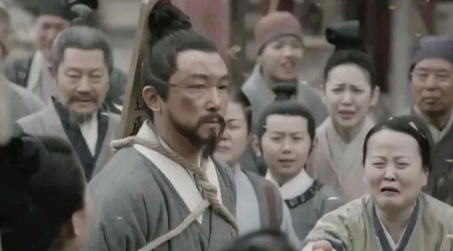 1457年，于谦身着洗得发白的朝服，神色从容，眼中无半分惧色。

刽子手长刀落下