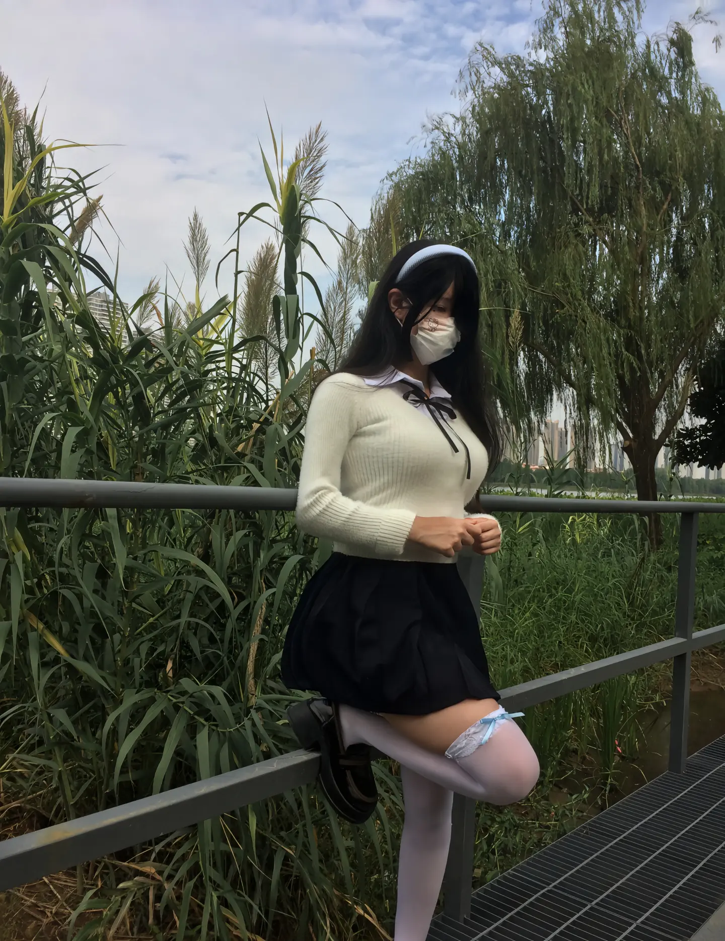 月亮也听见你说 说你会一直爱我.
