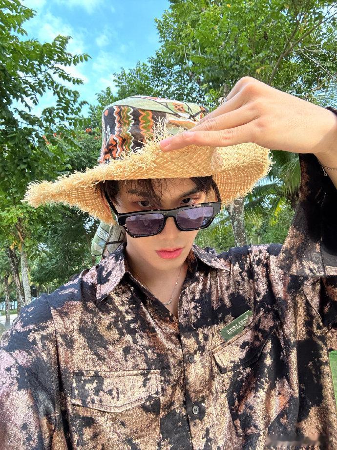 #姚琛自曝以前是EXO粉丝#姚琛自曝以前是EXO粉丝，世界就是个巨大的行星饭[允