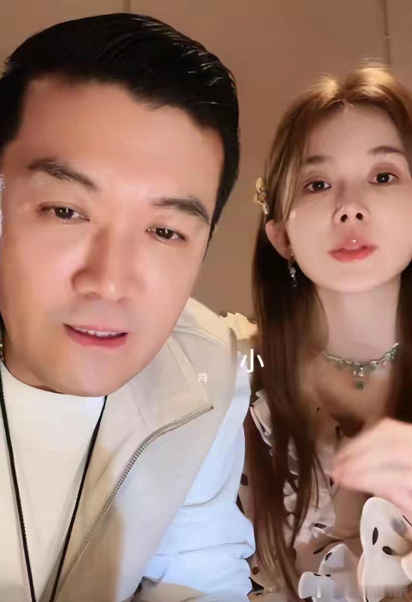 娱乐圈的澄清直播见过不少，但像赵樱子和杨子这样越澄清越让人想抠地的，还真不多见！