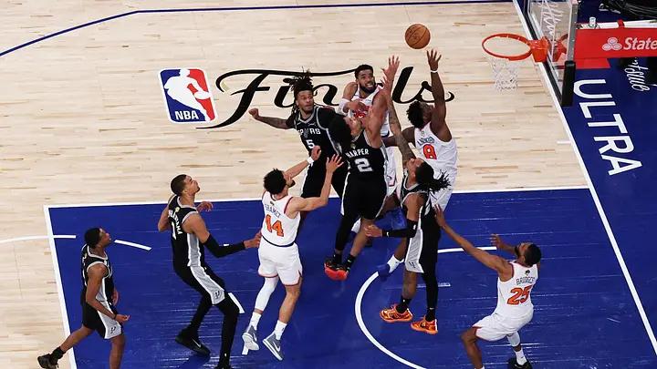 纽约尼克斯在总决赛第四场上演了NBA历史上最不可思议的逆转。凭借OG·阿奴诺比终