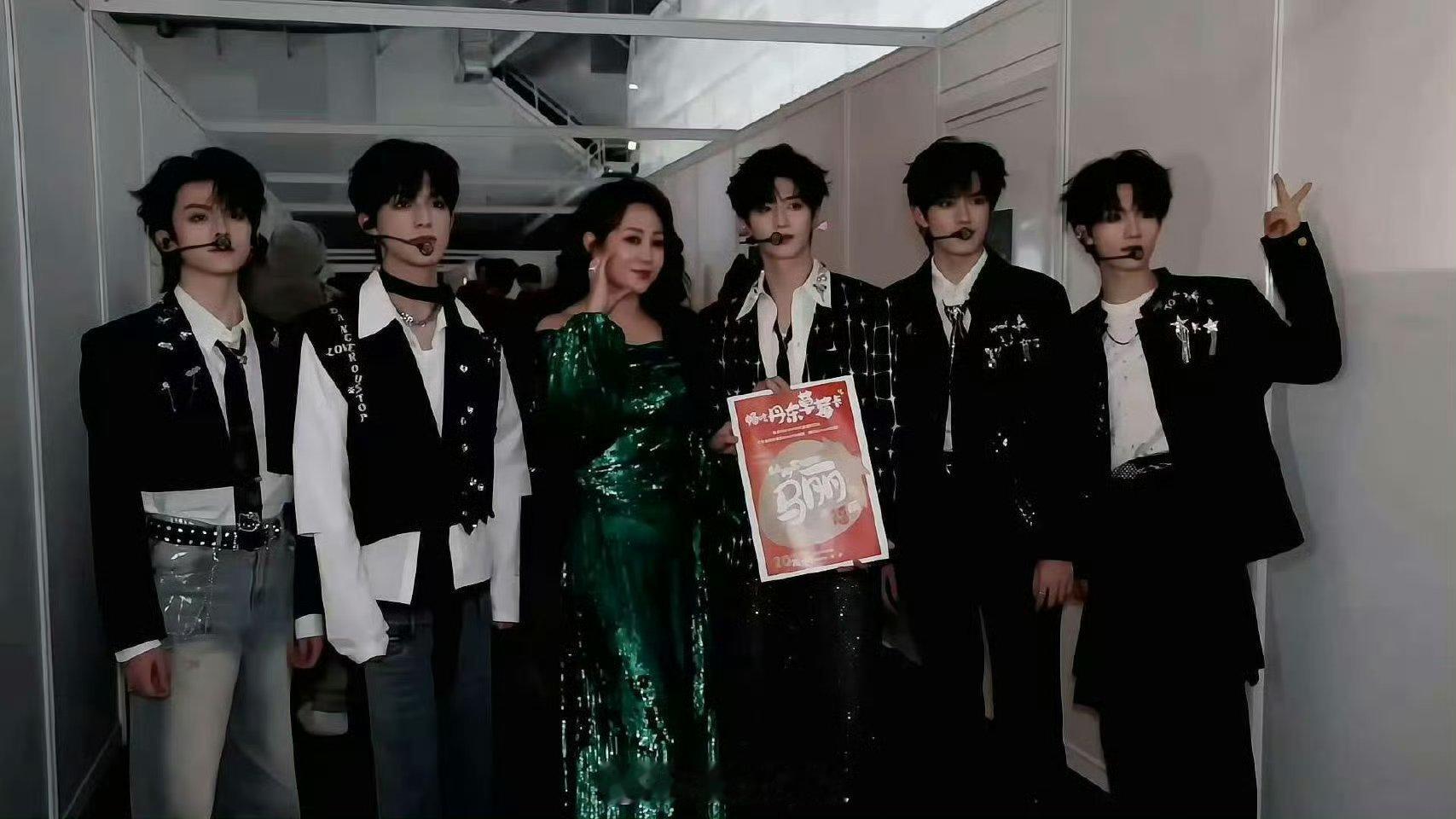 马丽给登陆少年寄了一车草莓 谢谢马丽紫啧～一起莓烦恼 
