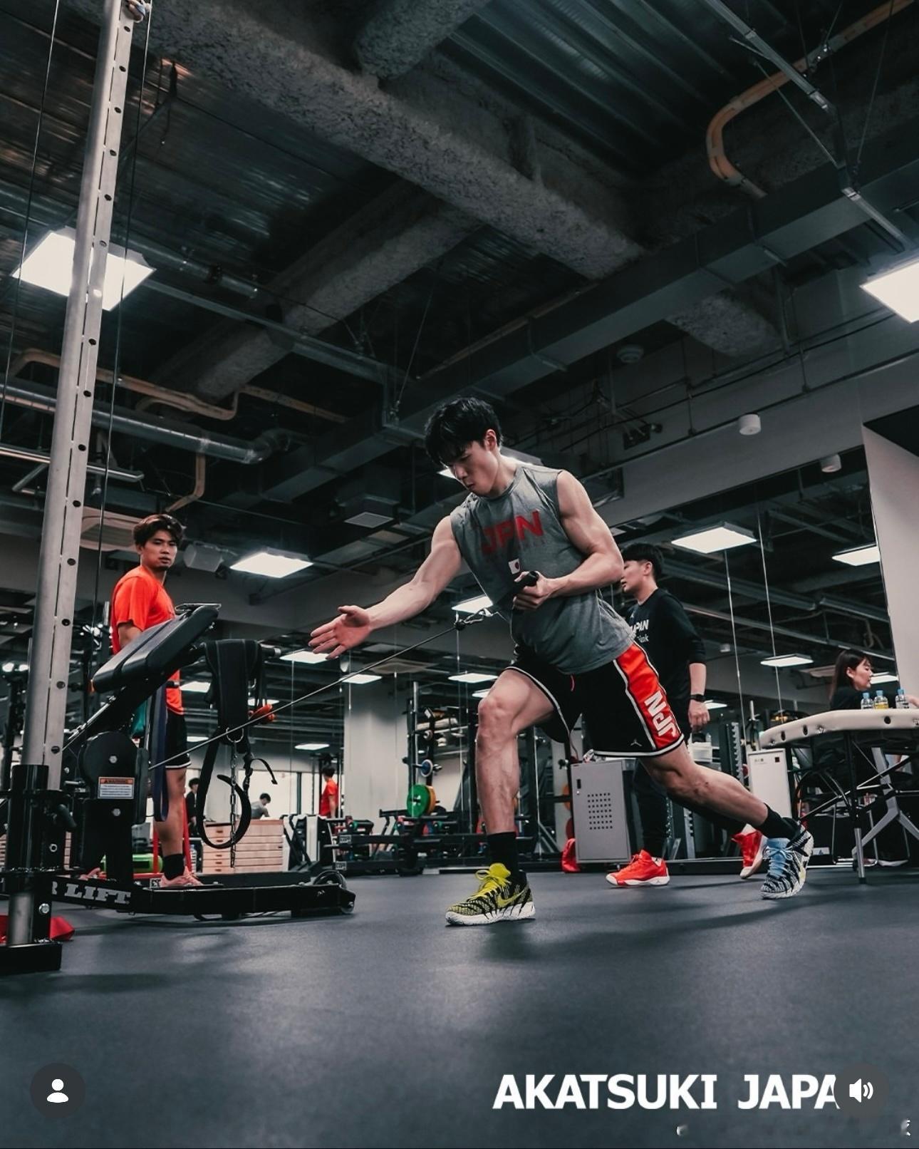 衷心希望2月26号，中国男篮可以在冲绳客场战胜日本男篮。男篮世界杯中国男篮