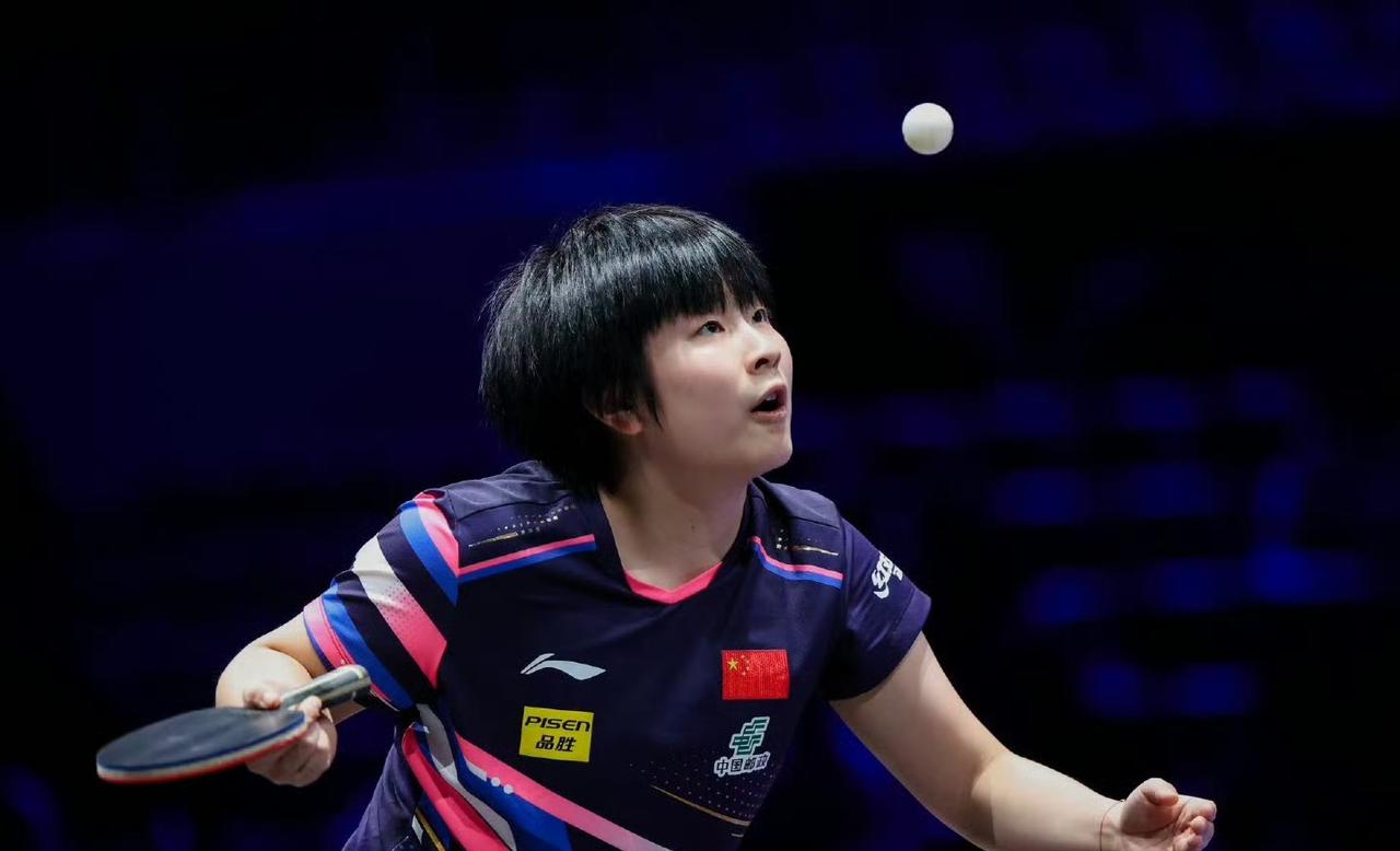 覃予萱🇨🇳打削球进步了[赞]，
前两局覃予萱🇨🇳11-8，12-10领先
