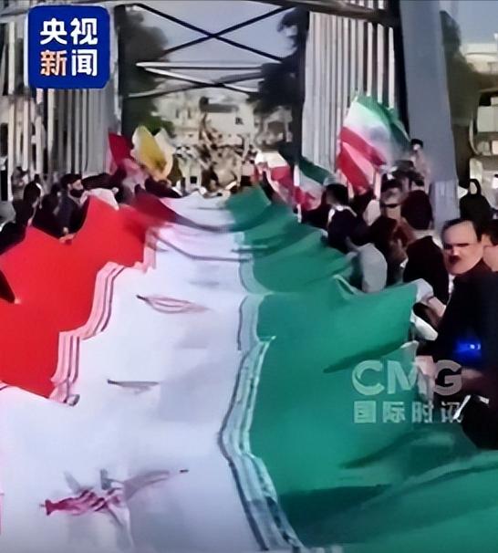 就在停火协议达成前数小时，一幕让世界震惊的画面出现在伊朗境内
 
真敢玩命啊！离