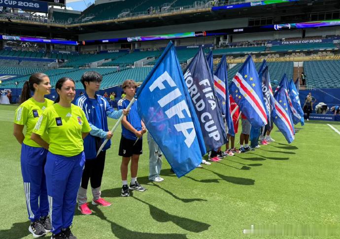 来自沈阳回民中学的少年球员孙潇湘，成功当选2026美加墨世界杯FIFA官方旗手，