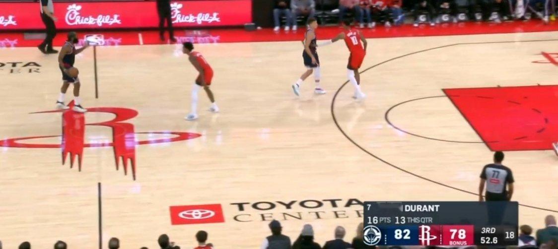 ▲KD这节拿了13分，属实是下半场开大招 